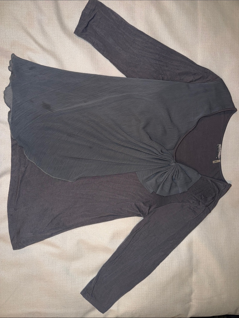 Women’s Charcoal Twist-Front 3/4 Sleeve Top